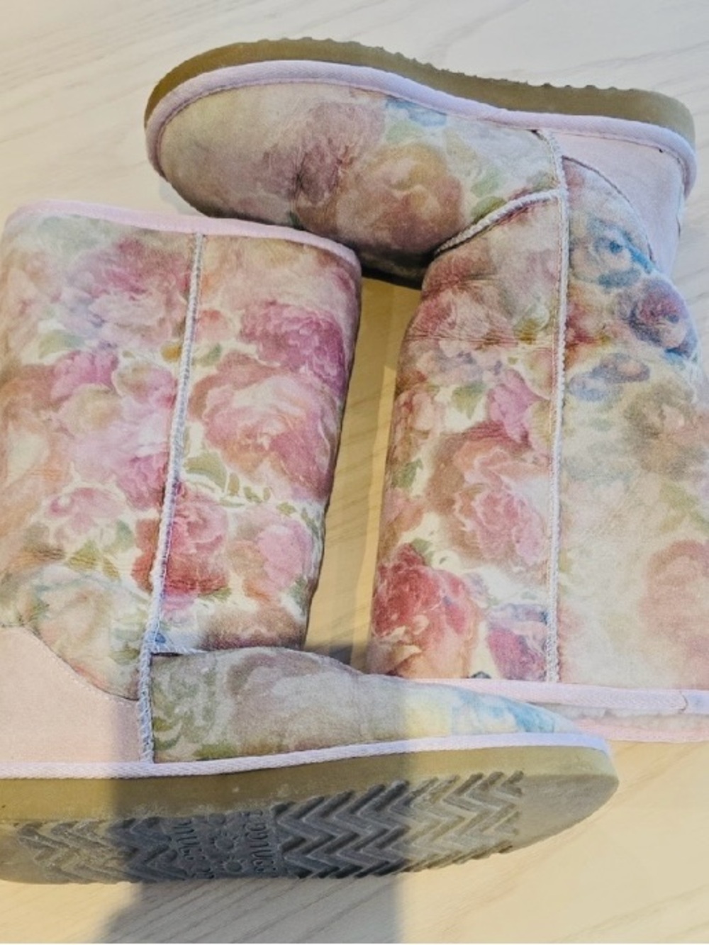 UGG Australia Vintage Retired Floral Boots- - Summer Fashion Fab! - Picture 3 of 9